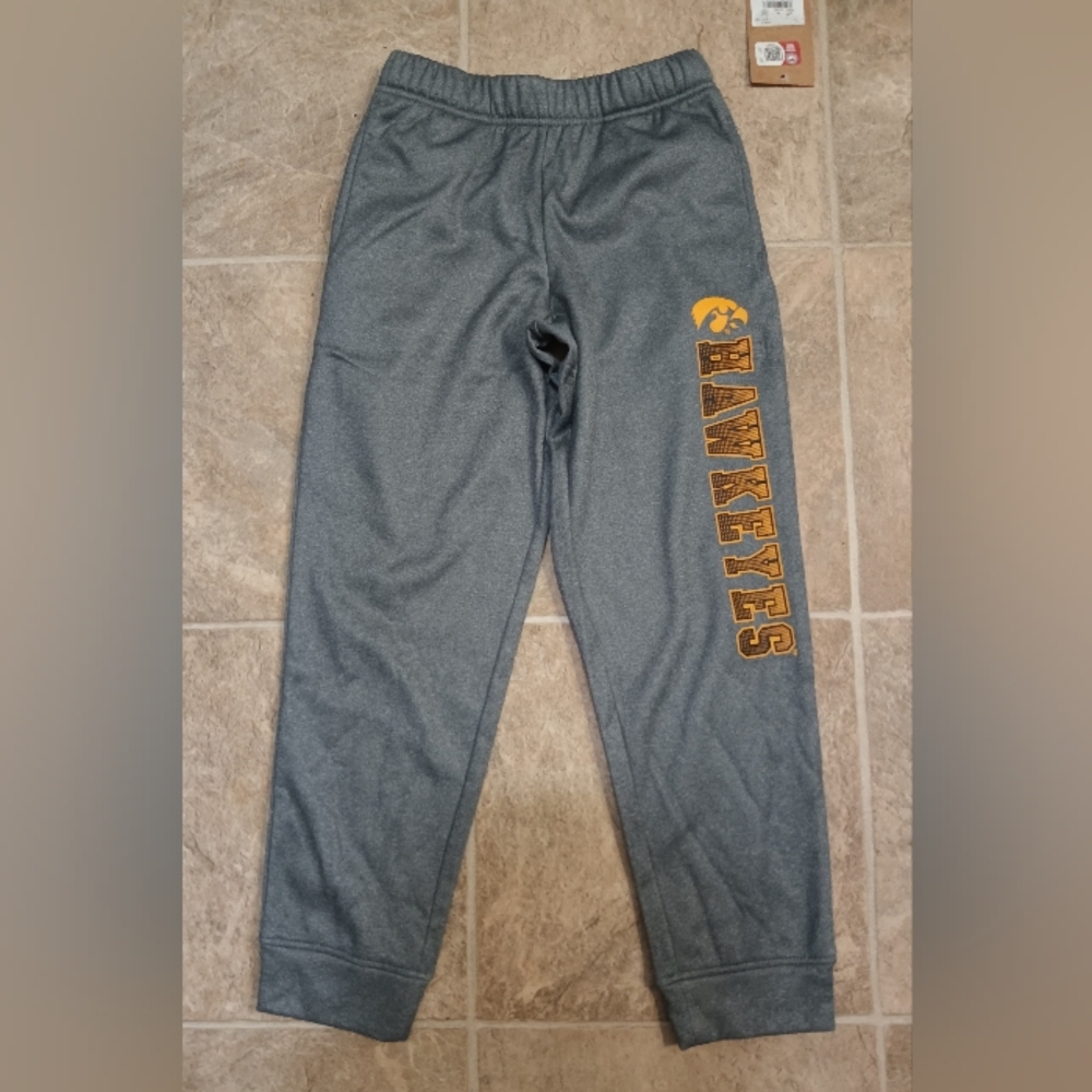 NWT Iowa Hawkeyes Gray Youth Sweatpants size Youth Medium